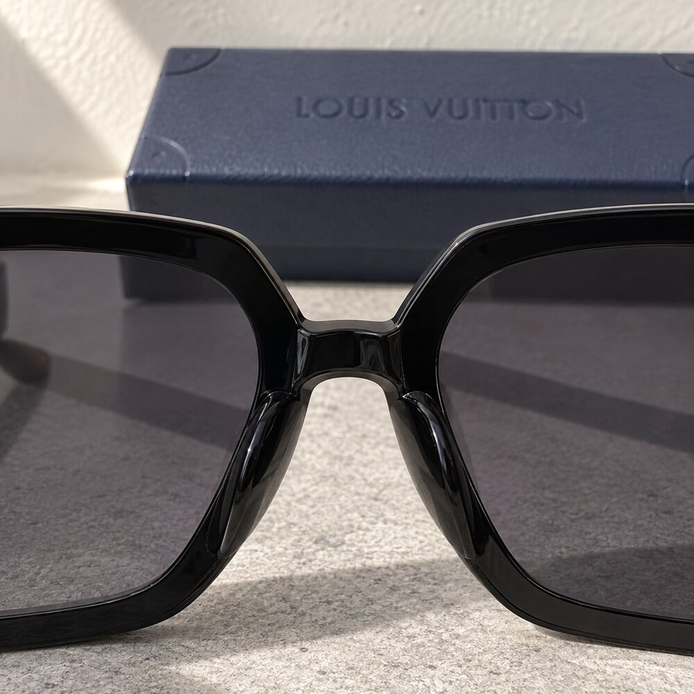 Louis Vuitton Monogram Square Shades - Picture 5 of 6